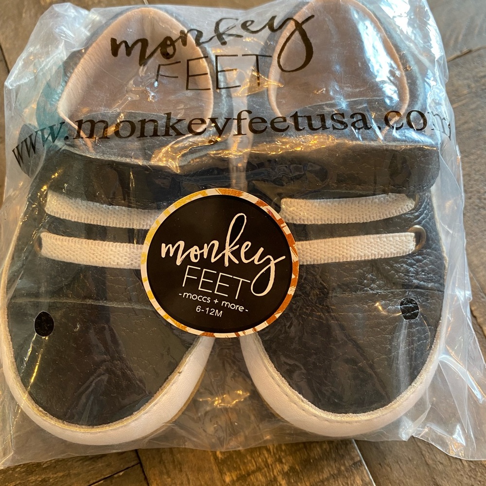 Monkey Feet Black Low Tops 6-12 Months NIB 🚭🐶